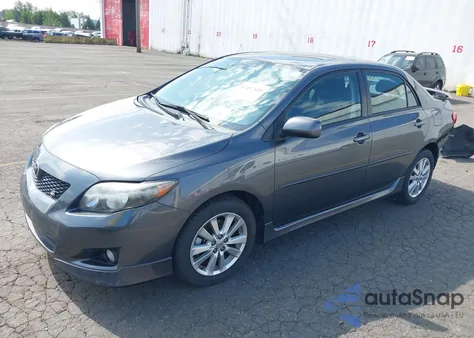 2010 Toyota Corolla S z USA, uszkodzony, nr VIN 2T1BU4EE5AC499958
